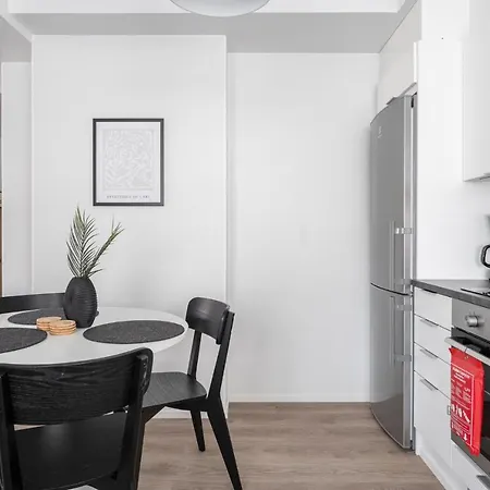 Apartamento Modern & Spacious 1br With Balcony & Great Location *