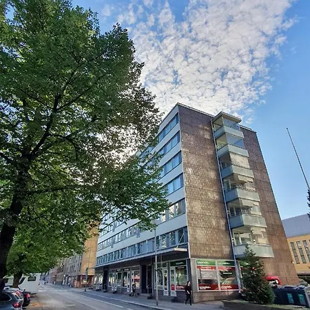 Modern & Spacious 1br With Balcony & Great Location - Hosted By 2ndhomes Huoneisto
