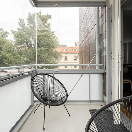 Spacious 1br At Downtown With Balcony *