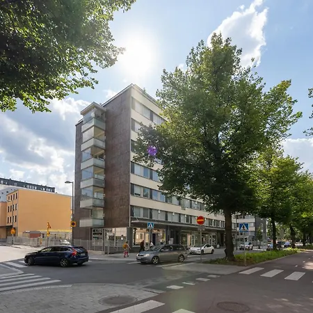 Modern & Spacious 1br With Balcony & Great Location